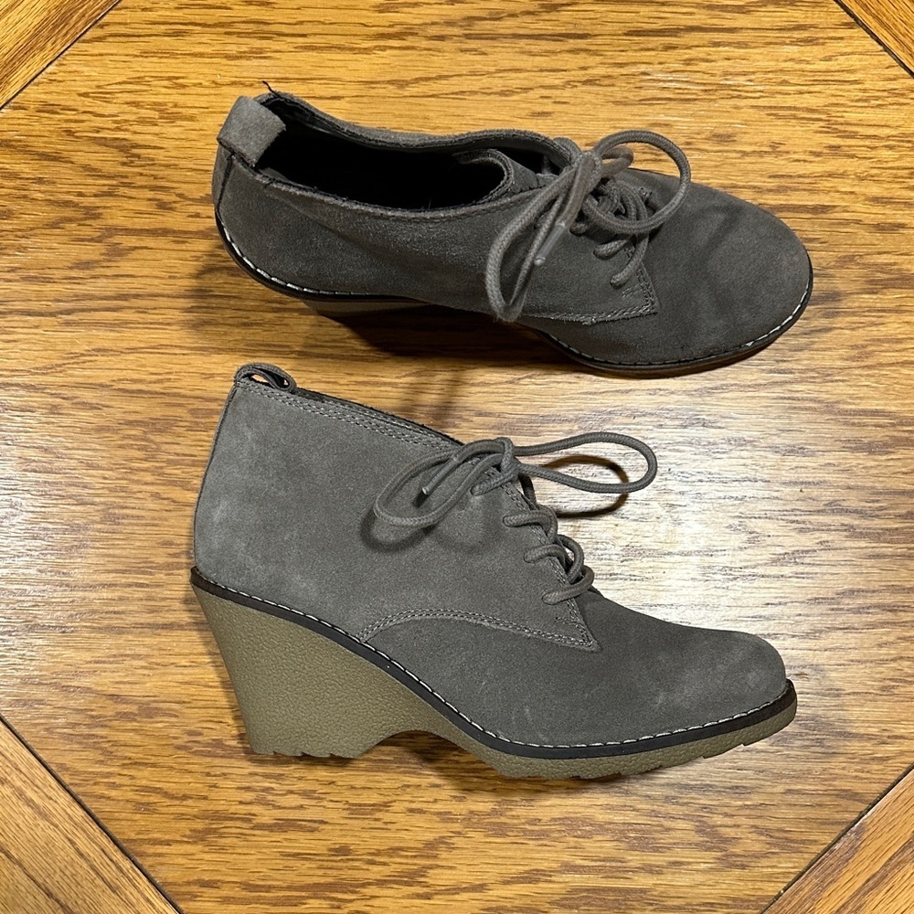 *WHITE MOUNTAIN* Charcoal Lambert Suede  Lace-Up Wedge Boot Shoes Size 8